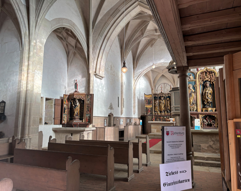 Blick ins Innere der St. Wolfangskirche in Rothenburg ob der Tauber © Historischer Schäfertanz Rothenburg