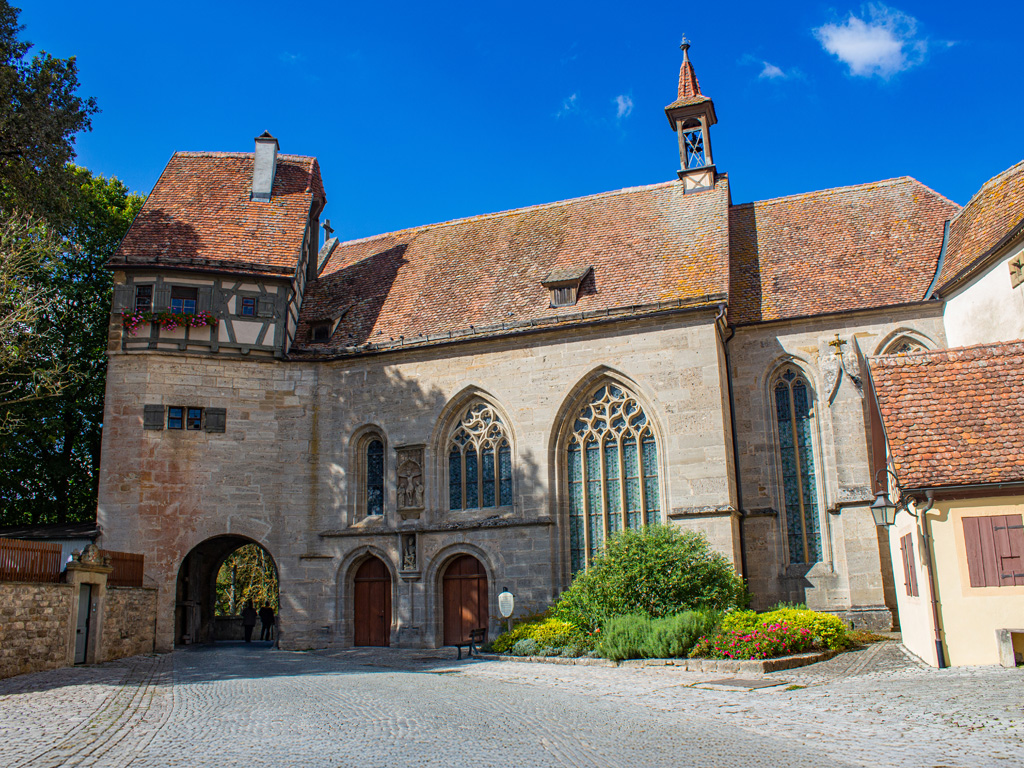 Blick auf die prächtige St. Wolfgangskirche in Rothenburg ob der Tauber© LAG Region an der Romantischen Straße e. V.