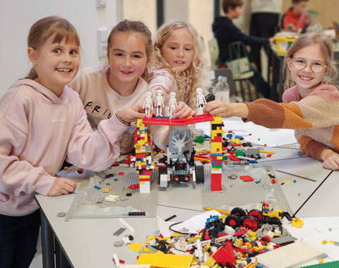 Forschen mit Lego - Begeisterung bei den Teilnehmerinnen des Workshops © Technologie Campus Dinkelsbühl