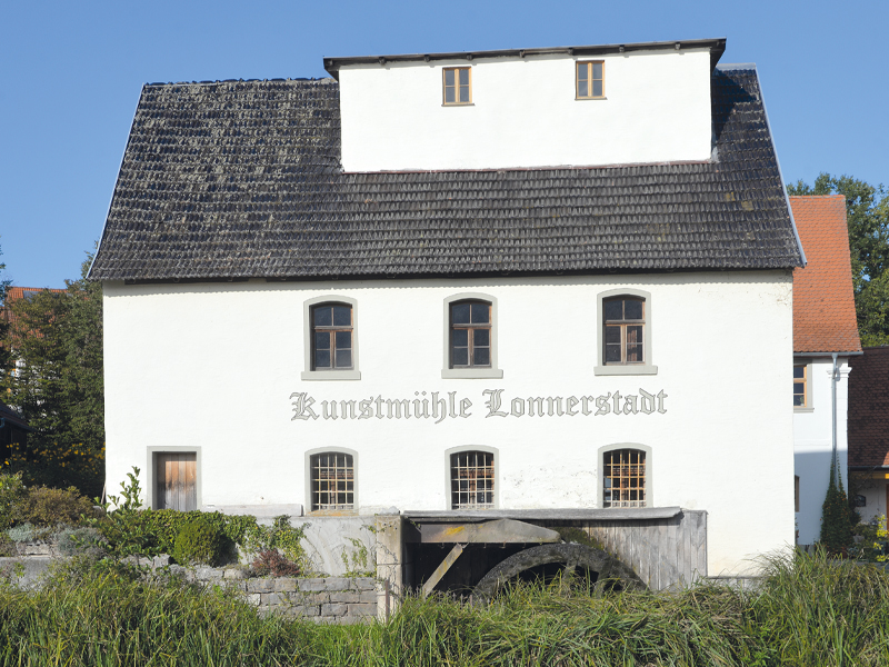 Blick auf die Kunstmühle Lonnerstadt