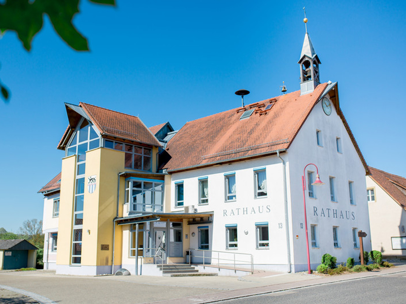 Blick auf das Rathaus Schnelldorf