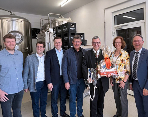 Dr. Florian Herrmann, Leiter der Staatskanzlei und Staatsminister für Bundes- und Europaangelegenheiten zu Besuch bei Rook Bräu © LAG Region an der Romantischen Straße e. V.