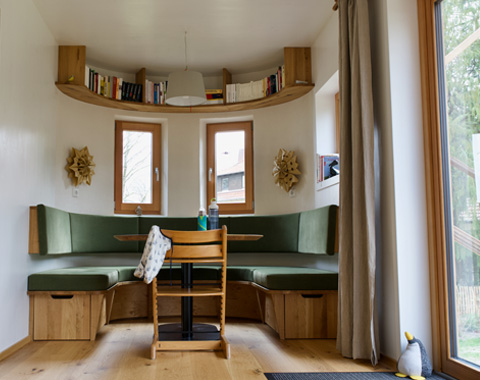 Blick in den Wohnraum des Tiny House 