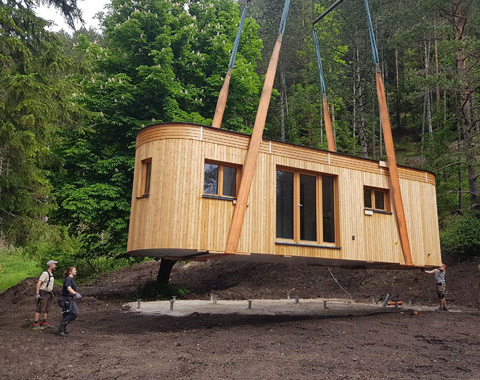 Anlieferung eines Tiny House Oskar © www.wohnwagon.at